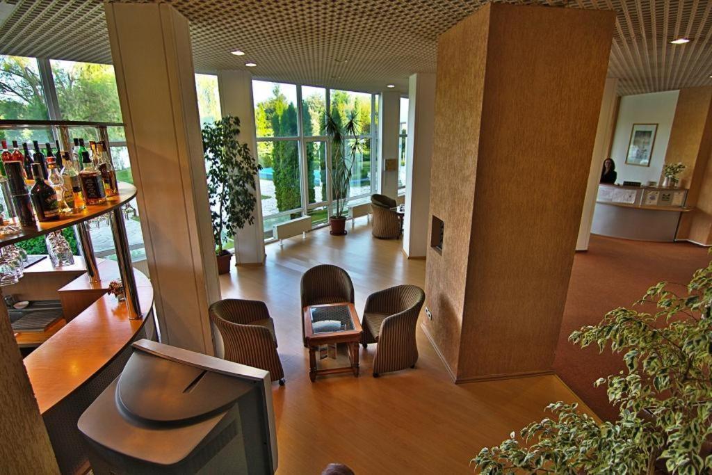 פיטסטי Hotel Star מראה חיצוני תמונה